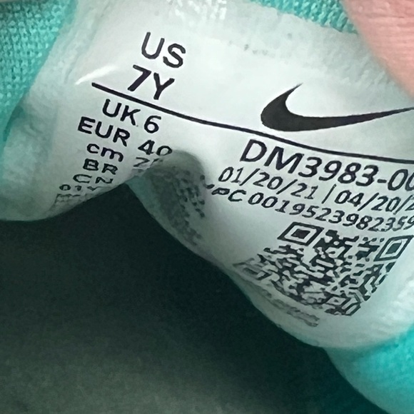 397. Nike Downshifter 11 SE Grade School Kids' Running Shoes
Nike 7Y - Picture 6 of 7